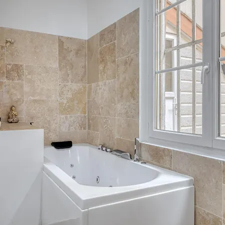 Le Aurelie F2 Avec Baignoire Balneo !