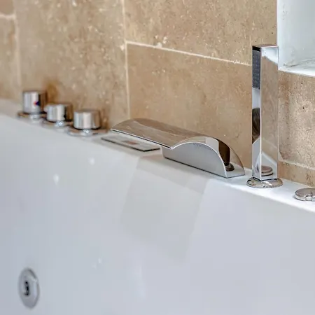 Le Aurélie F2 Avec Baignoire Balnéo ! Apartamento Ruan