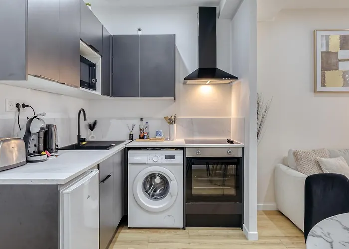 Le Aurelie F2 Avec Baignoire Balneo ! * Rouen