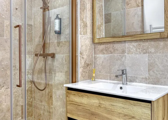 Le Aurelie F2 Avec Baignoire Balneo ! Apartment